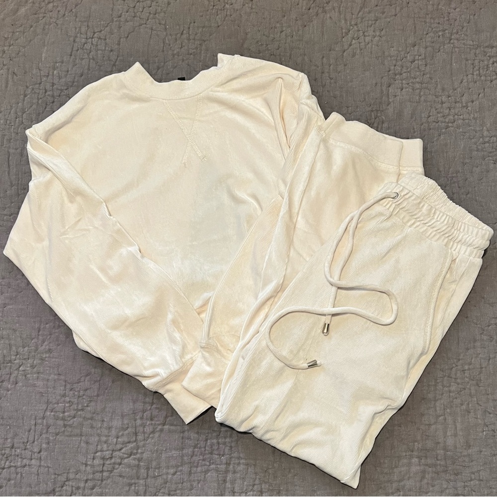 Kittenish Tie-back Velour Set